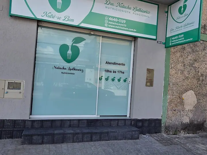 Entrada do consultório da Natacha Ludkiewicz na Rua Juiz de Fora, em Itaquaquecetuba